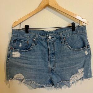 Levi's® Women's 501 High-Rise Midi Jean Shorts size 33